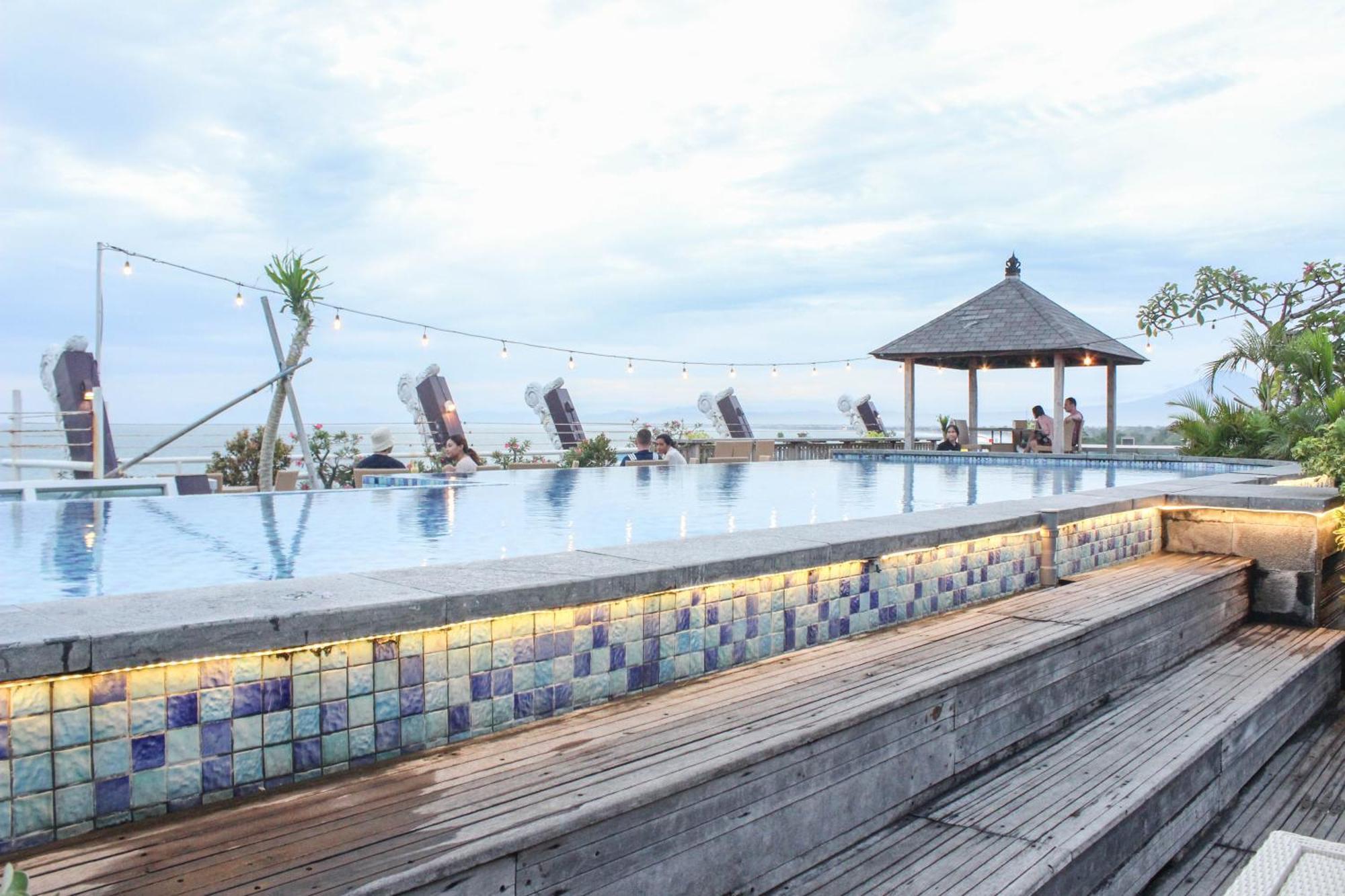 Kutabex Beachfront Hotel Kuta Lombok Exterior foto