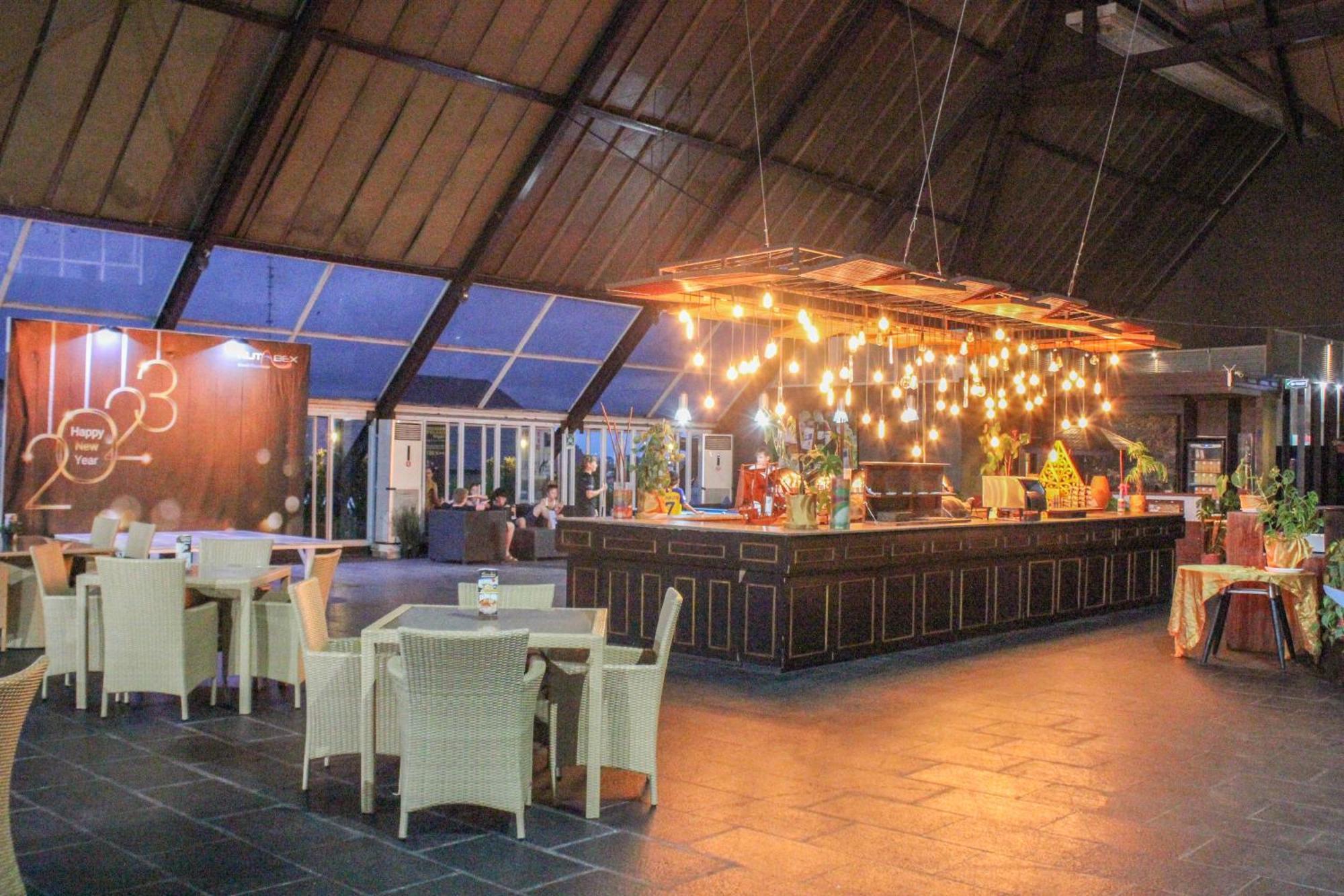 Kutabex Beachfront Hotel Kuta Lombok Exterior foto