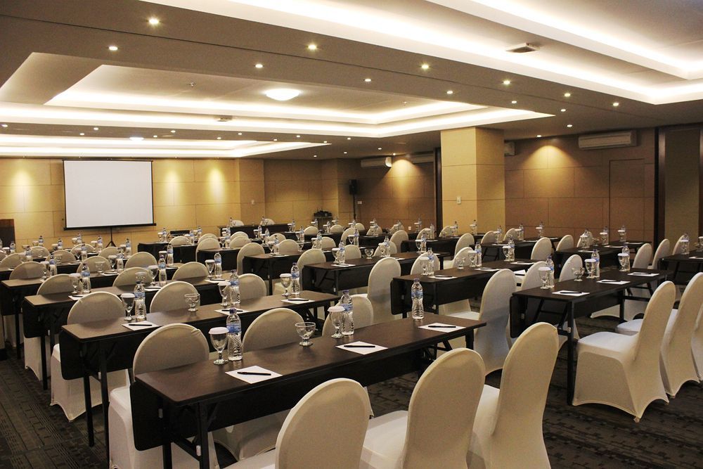 Kutabex Beachfront Hotel Kuta Lombok Exterior foto